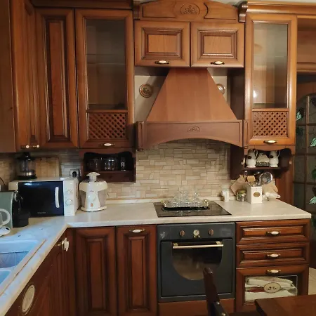דירה British Wood 'n Stone House
