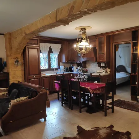 דירה British Wood 'n Stone House *