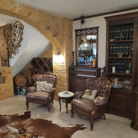 דירה British Wood 'n Stone House *