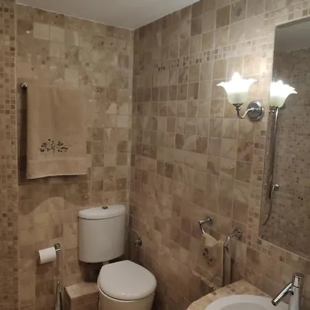 British Wood 'n Stone House Apartment *
