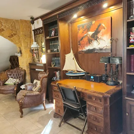 דירה British Wood 'n Stone House *