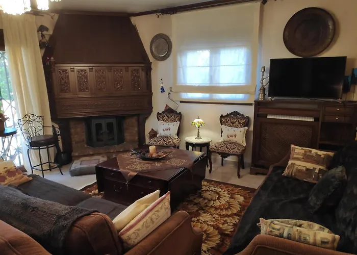 British Wood 'n Stone House شقة