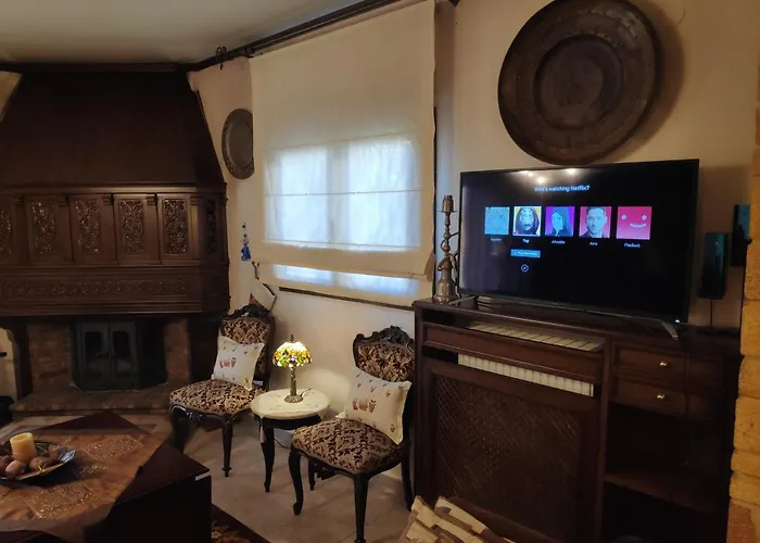 British Wood 'n Stone House شقة سالونيك