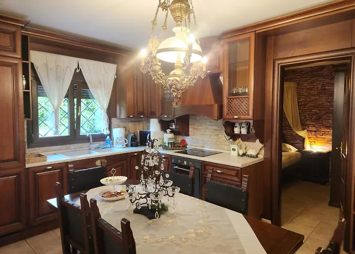 شقة British Wood 'n Stone House سالونيك