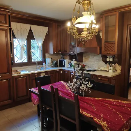 British Wood 'n Stone House Selanik