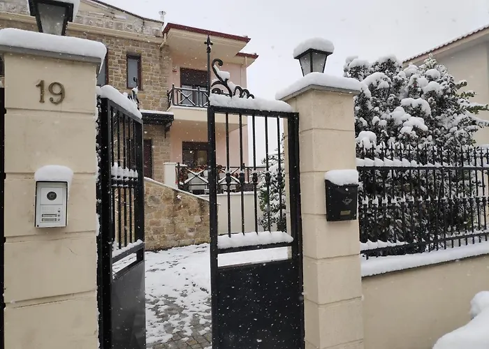 British Wood 'n Stone House Apartament Saloniki